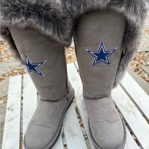 Stylish Gray Winter Boots with Blue Star Design
